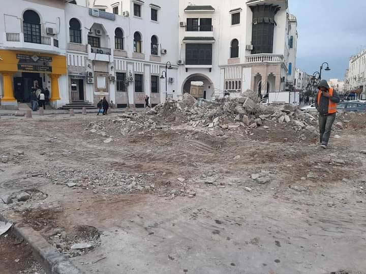 Démolition spectaculaire à Bab Souika : la sécurité avant tout face au péril des bâtisses anciennes