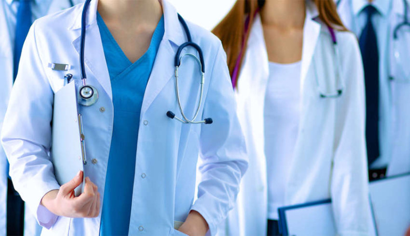 Grève nationale des jeunes médecins : les blouses blanches réclament justice et reconnaissance