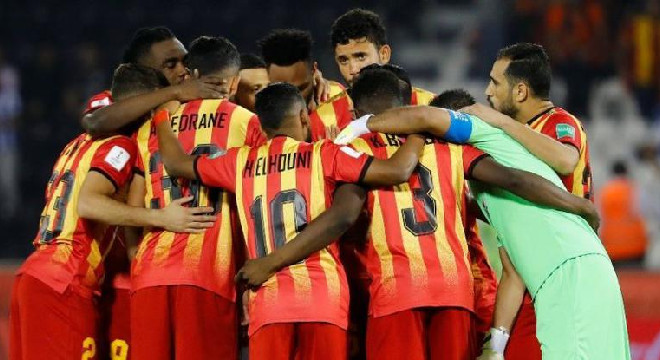 L’Espérance Sportive de Tunis domine le derby de la capitale avec une victoire éclatante face au Club Africain