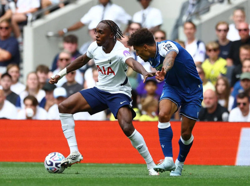 Brentford – Tottenham : le choc londonien qui divise les téléspectateurs tunisiens