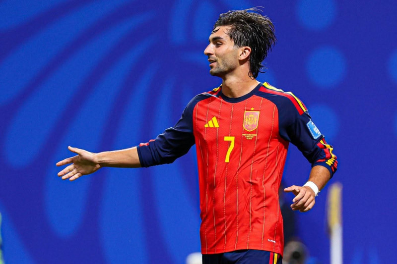 Ferran Torres PSG : l'accord trouvé, mais l'ombre de la Tunisie plane sur le mercato