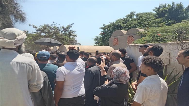 حسن عيد وداعه الأخير: جنازة الزوجة في الأزهر ونقل الجثمان إلى تونس