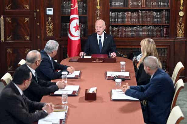 Le président tunisien réunit les dirigeants des médias publics