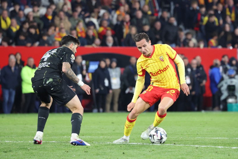 Lens vs PSG : L'écho d'un duel français qui résonne en Tunisie