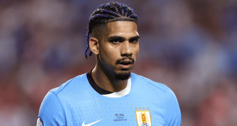 Ronald Araújo : Le défenseur uruguayen s'envole pour Liverpool