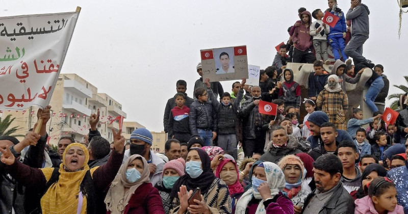 Sadok Mourali écoute les réclamations de Meïn El Shabhani