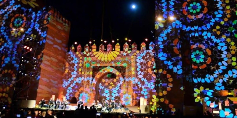Sami Yusuf crée une atmosphère spirituelle sur la scène du Festival international de Carthage