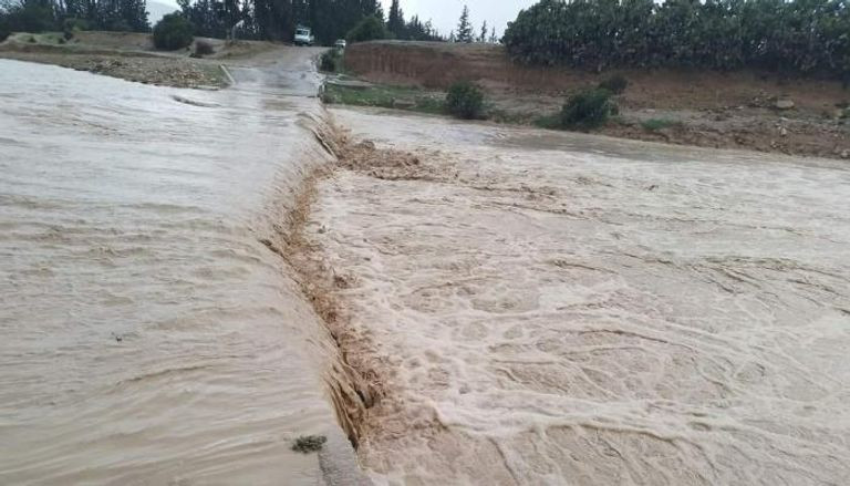 أضرار كبيرة في تونس: هطول أمطار غزيرة تسببت في انهيارات أرضية وتدمير البنية التحتية