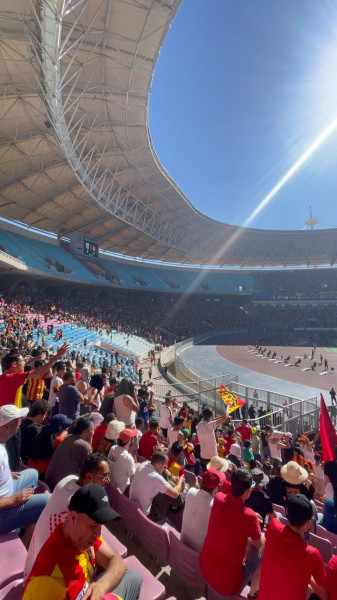 La passion pour Manchester à Tunis: les fans tunisiens vibrent avec Manchester United et Manchester City