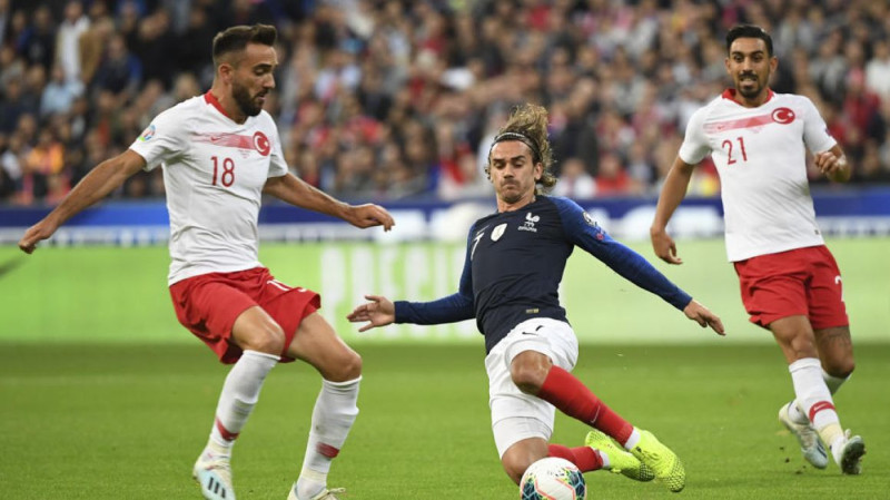 La Turquie et la France s'affrontent dans le classement FIFA