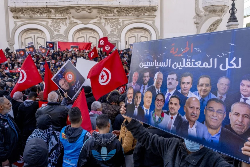 Détention préventive prolongée pour des activistes tunisiens