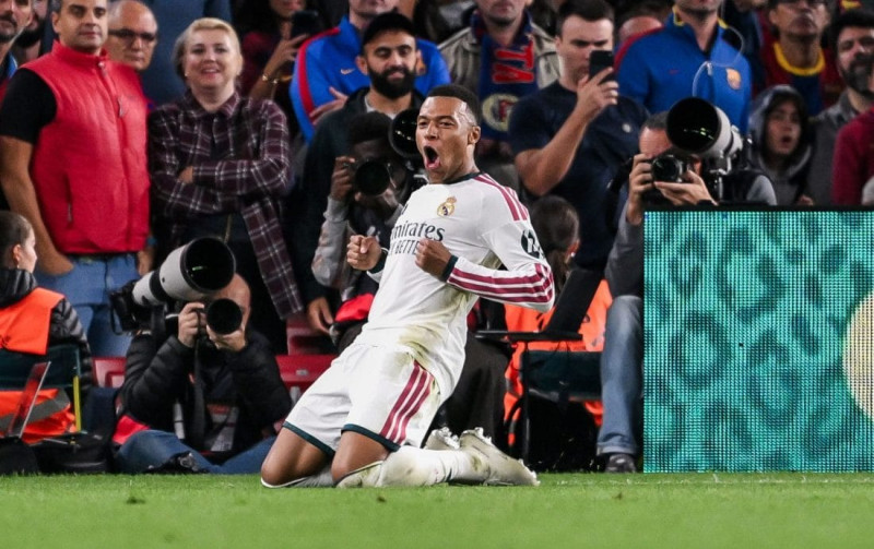 Le Real Madrid bat le FC Barcelone 2-1 au Camp Nou lors de la 10e journée