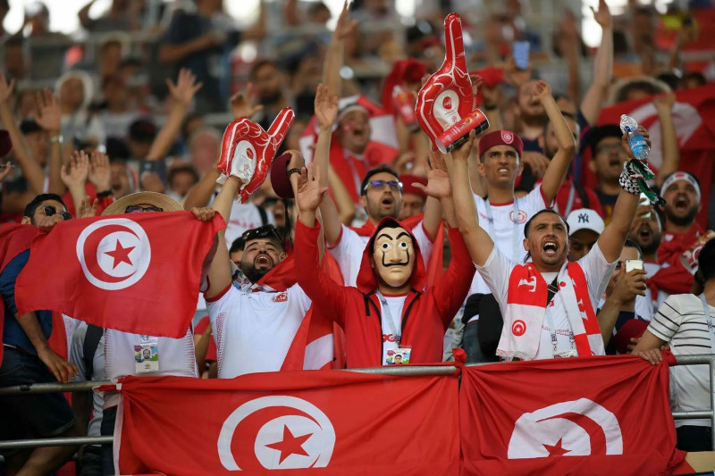 Les batailles des drapeaux : la Tunisie en pleine ferveur footballistique