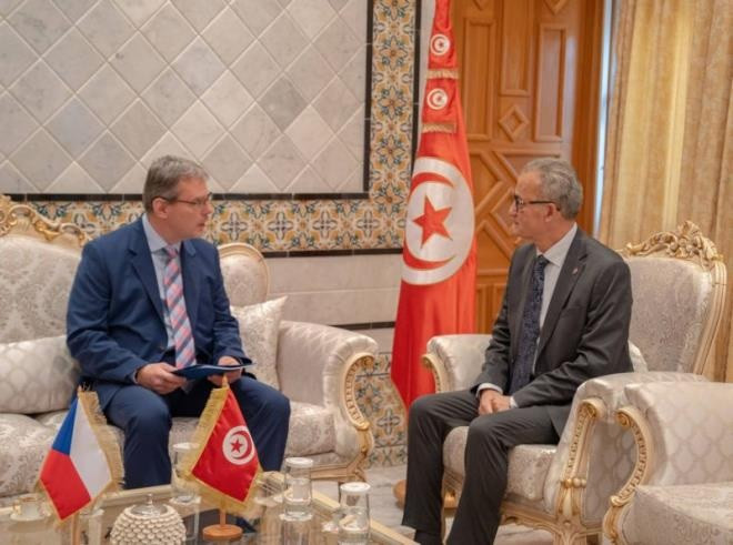 Les liens réels et stratégiques entre l'Angleterre et la Tchéquie en Tunisie