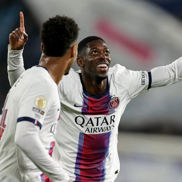 PSG renverse Strasbourg 3-1 et prend la tête