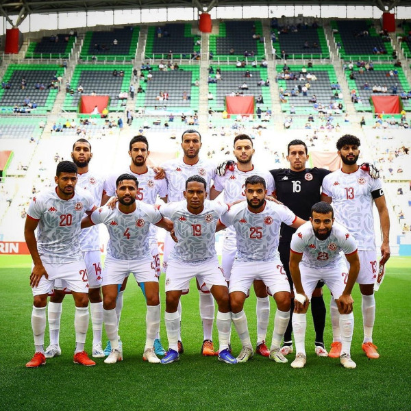 متحمسون بمدينة تونس بالملعب في يوم المباريات