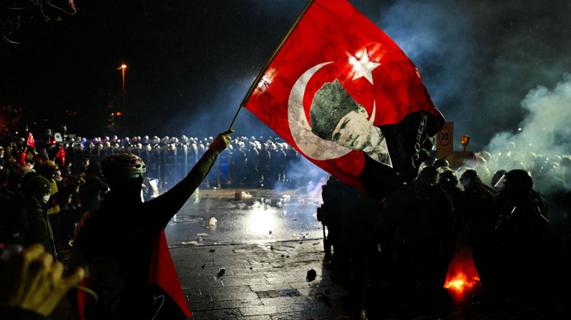 Tensions politiques et diplomatiques entre l'Italie et la Turquie : répercussions en Tunisie